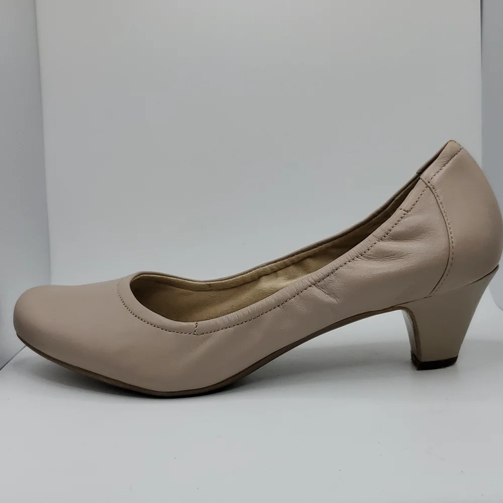 Naturalizer Nude Beige Leather Low Heel Pumps